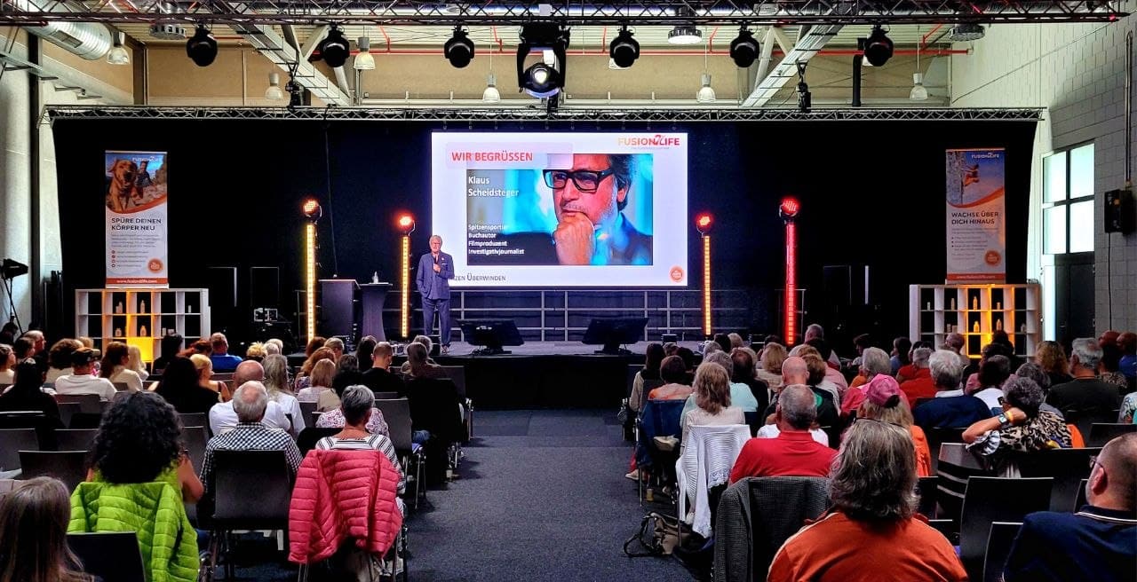 Klaus Scheidsteger beim Vortrag